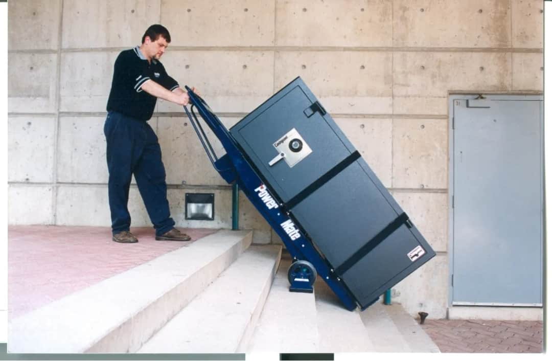 Bezpieczny transport kotła po schodach bez ryzyka uszkodzenia i kontuzji
