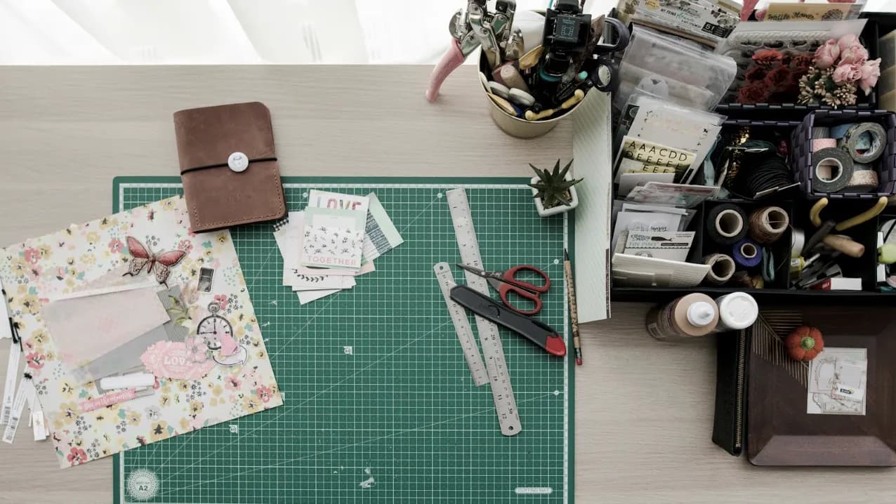 Jakie akcesoria warto kupić w sklepie ze scrapbookingiem, żeby zacząć bez stresu i z dobrym efektem?