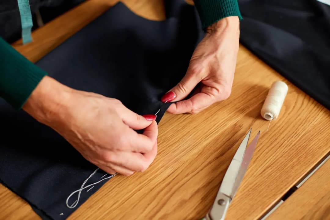 Jak uszyć pokrowiec na kanapę - praktyczne porady i niezbędne kroki