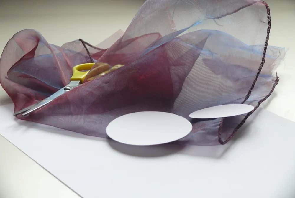 Jak zrobić ozdoby z organzy: proste instrukcje i inspiracje na dekoracje