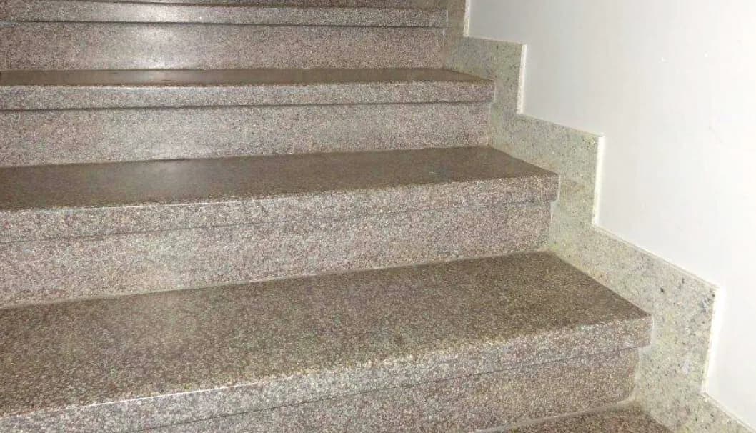 Rewelacyjny sposób na odnowienie starych schodów z lastryko bez remontu kapitalnego