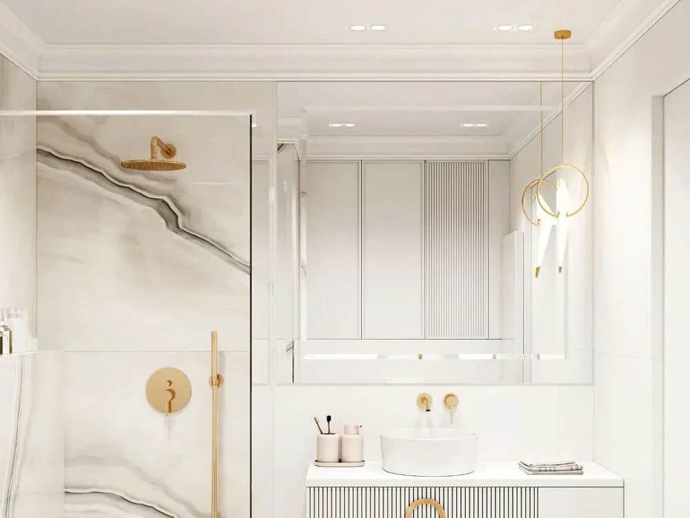 Projektowanie małej jasnej łazienki z prysznicem: Inspiracje i wskazówki