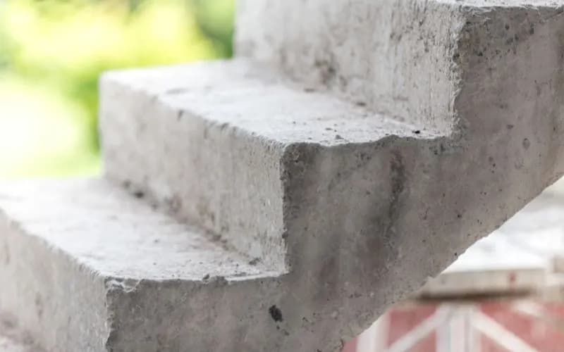 Jak odnowić stare schody betonowe zewnętrzne: 8 prostych kroków