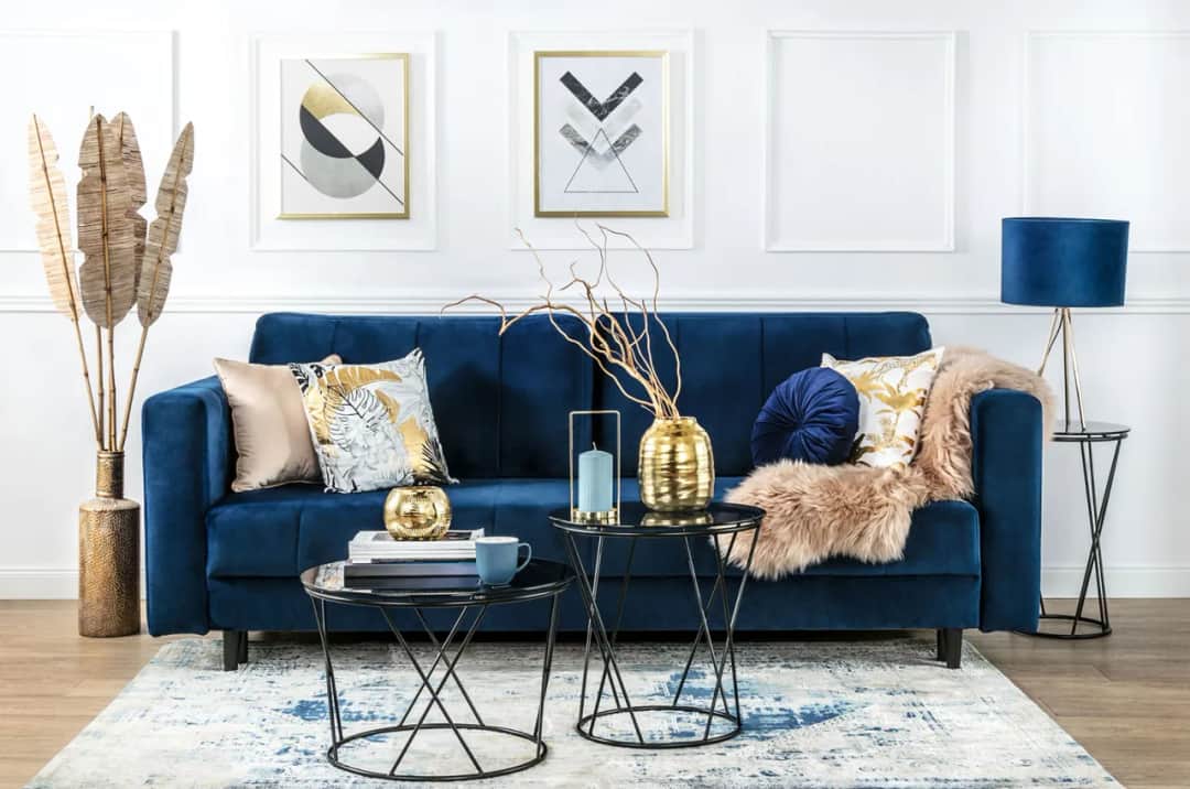 Na jakiej wysokości powiesić obraz nad kanapą, aby zachwycał?