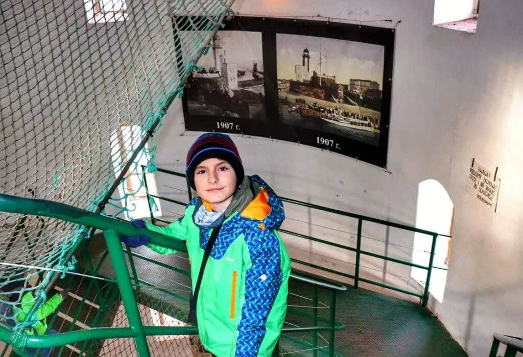 Ile schodów w latarni morskiej w Kołobrzegu? Trudna wspinaczka, niesamowity widok!