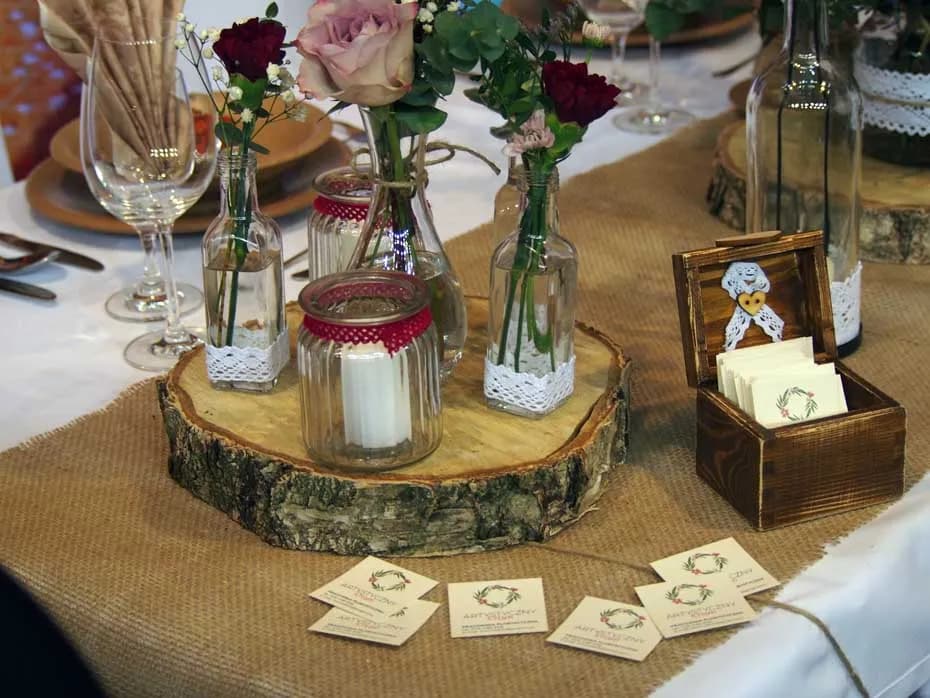 Kreatywne dekoracje stołu w nowoczesnym stylu boho: Inspiracje i pomysły