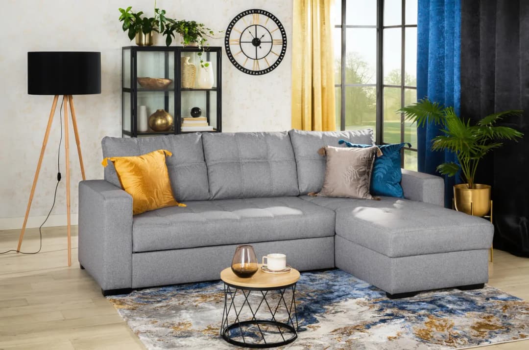 Jaki kolor dywanu do szarej kanapy, aby ożywić twoje wnętrze?